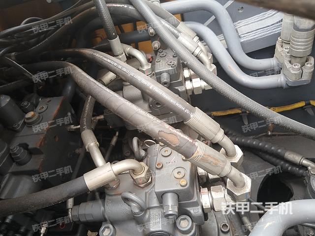 回转马达和主控阀（整机外观）