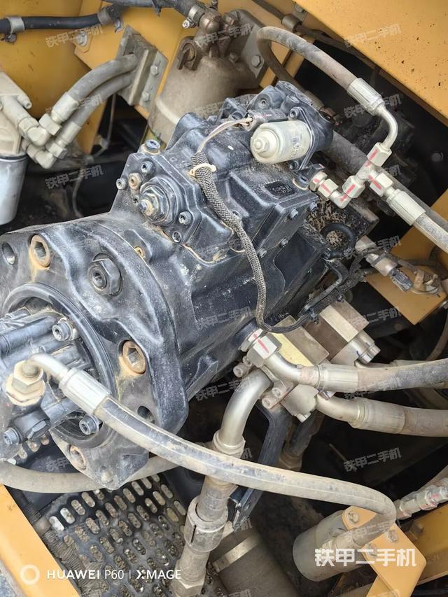 液壓泵艙室正面整體(整機(jī)外觀) 液壓泵艙室正面整體(整機(jī)外觀)