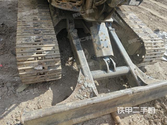 轉(zhuǎn)盤和下車架正前(工作和回轉(zhuǎn)裝置) 轉(zhuǎn)盤和下車架正前(工作和回轉(zhuǎn)裝置)