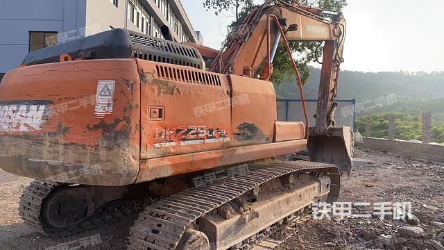 整机右后45°(整机外观) 整机右后45°(整机外观)