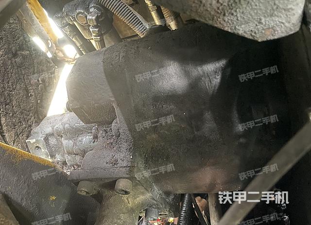 液壓泵艙室正面整體(整機外觀) 液壓泵艙室正面整體(整機外觀)