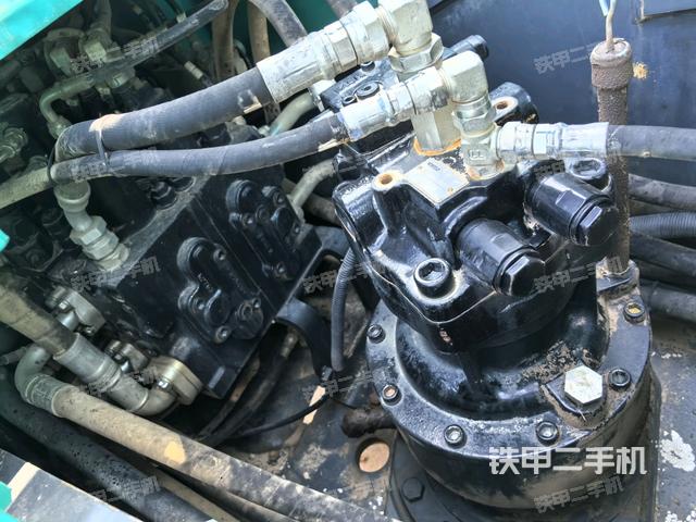 回轉(zhuǎn)馬達(dá)和主控閥(整機(jī)外觀) 回轉(zhuǎn)馬達(dá)和主控閥(整機(jī)外觀)