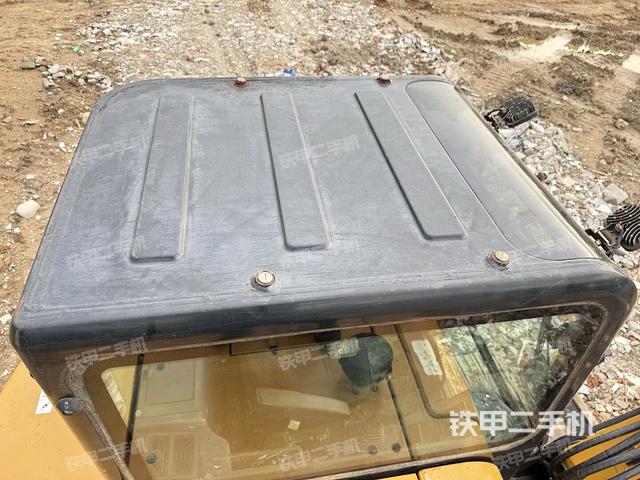 驾驶室顶部（整机外观）