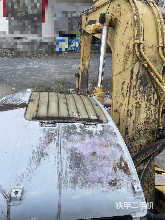 驾驶室顶部（整机外观）