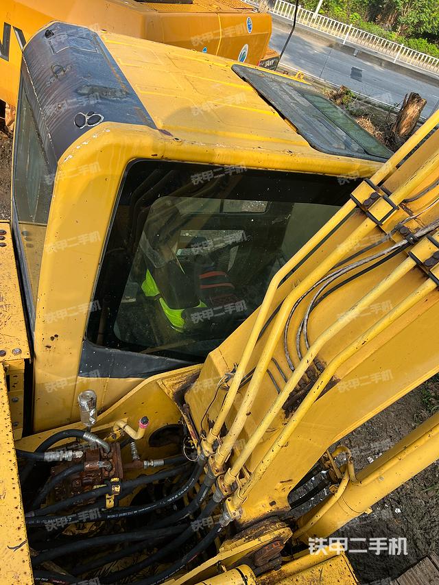 驾驶室顶部（整机外观）