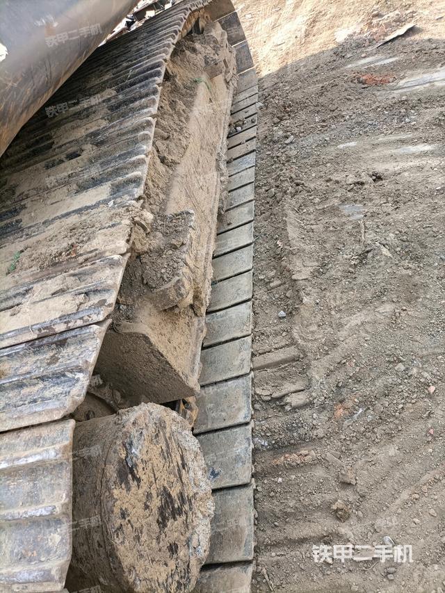 单侧履带整体(整机外观) 单侧履带整体(整机外观)