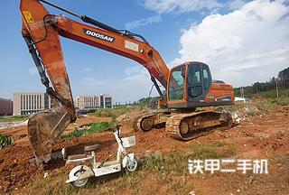 斗山DX215-9C挖掘机实拍图片