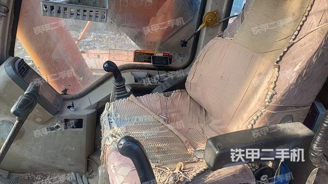 驾驶室整体(整机外观) 驾驶室整体(整机外观)