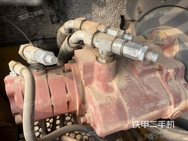 液壓泵艙室正面整體(整機(jī)外觀) 液壓泵艙室正面整體(整機(jī)外觀)