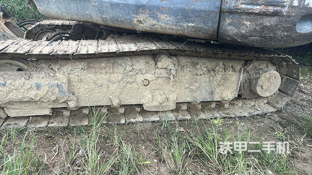 液压泵舱室正面整体（整机外观）