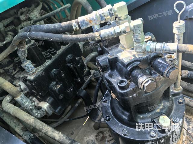 回轉(zhuǎn)馬達(dá)和主控閥(整機(jī)外觀) 回轉(zhuǎn)馬達(dá)和主控閥(整機(jī)外觀)
