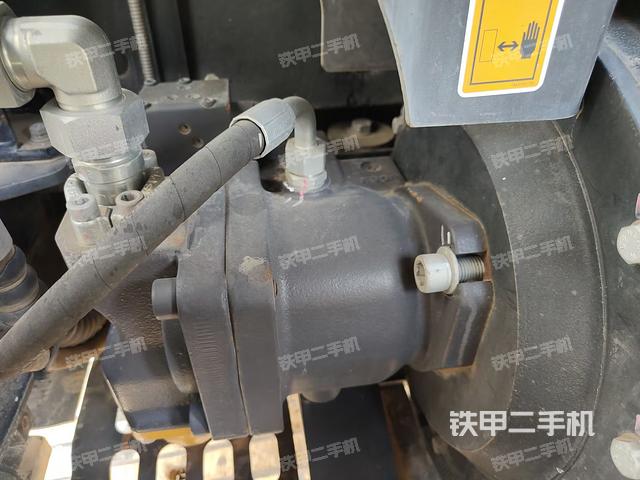 液壓泵艙室正面整體(整機(jī)外觀) 液壓泵艙室正面整體(整機(jī)外觀)