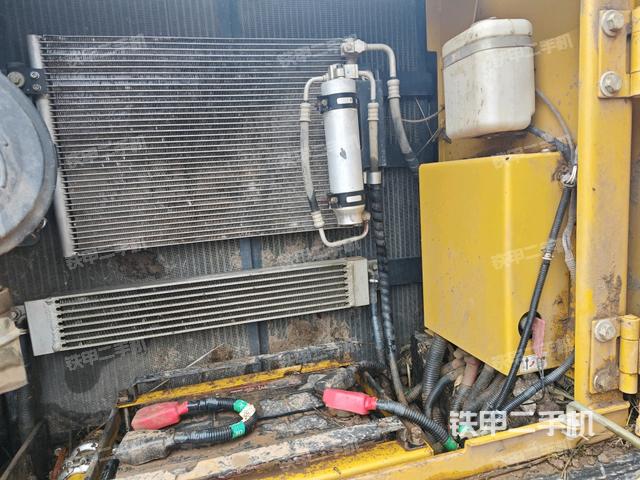 散熱器正面(大件艙室) 散熱器正面(大件艙室)