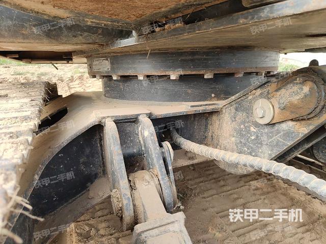 回轉(zhuǎn)馬達(dá)和主控閥(整機(jī)外觀) 回轉(zhuǎn)馬達(dá)和主控閥(整機(jī)外觀)