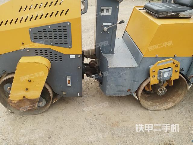 整機(jī)右側(cè)(設(shè)備外觀及核心部件) 整機(jī)右側(cè)(設(shè)備外觀及核心部件)