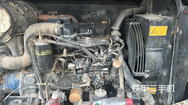 驾驶室顶部（整机外观）