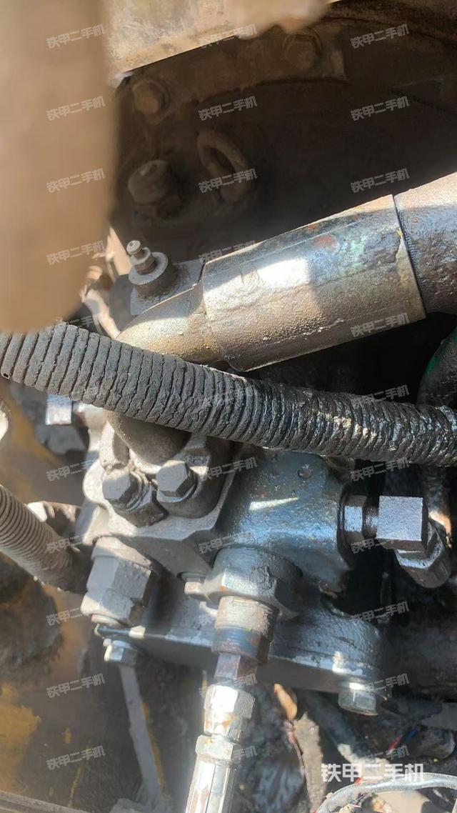 液壓泵艙室正面整體(整機(jī)外觀) 液壓泵艙室正面整體(整機(jī)外觀)