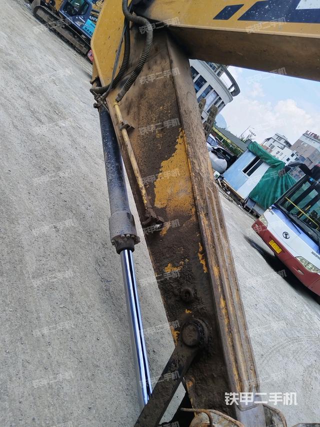 小臂整體左后(工作和回轉裝置) 小臂整體左后(工作和回轉裝置)