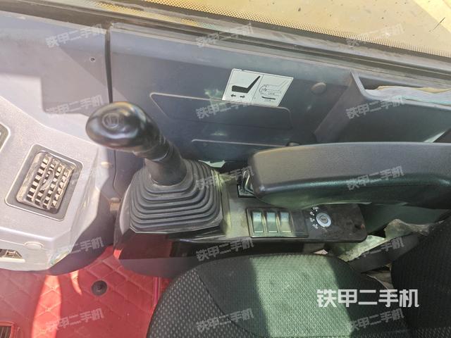 座椅右側(cè)控制臺(tái)/鑰匙門/油門/含右手柄(駕駛室部分) 座椅右側(cè)控制臺(tái)/鑰匙門/油門/含右手柄(駕駛室部分)