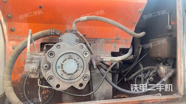 液压泵舱室正面整体(整机外观) 液压泵舱室正面整体(整机外观)