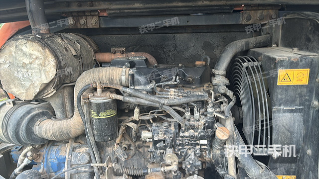 回转马达和主控阀（整机外观）