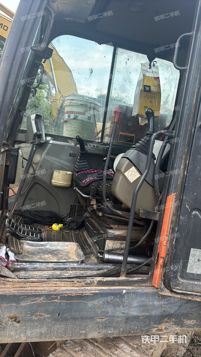 驾驶室整体（整机外观）