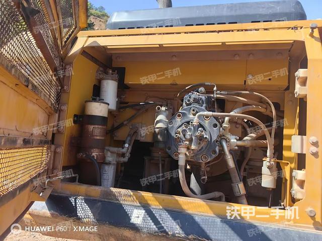 液壓泵艙室正面整體(整機(jī)外觀) 液壓泵艙室正面整體(整機(jī)外觀)