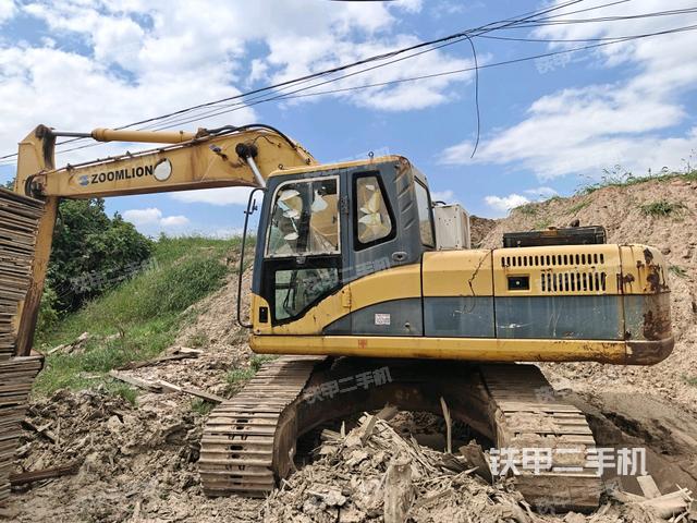 中聯(lián)重科ZE230E挖掘機(jī)