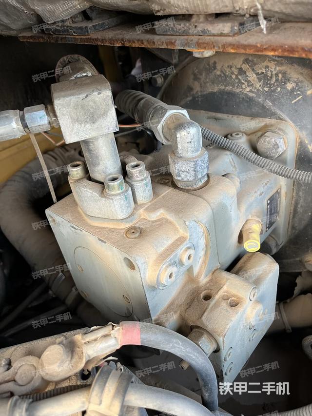 液壓泵艙室正面整體(整機(jī)外觀) 液壓泵艙室正面整體(整機(jī)外觀)