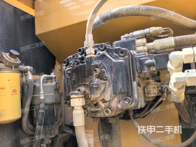 液壓泵艙室正面整體(整機(jī)外觀) 液壓泵艙室正面整體(整機(jī)外觀)