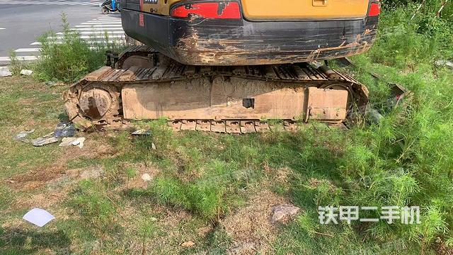 单侧履带整体(整机外观) 单侧履带整体(整机外观)