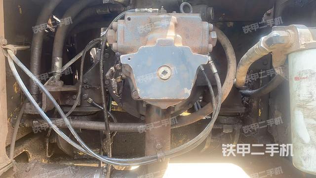 液壓泵艙室正面整體(整機(jī)外觀) 液壓泵艙室正面整體(整機(jī)外觀)