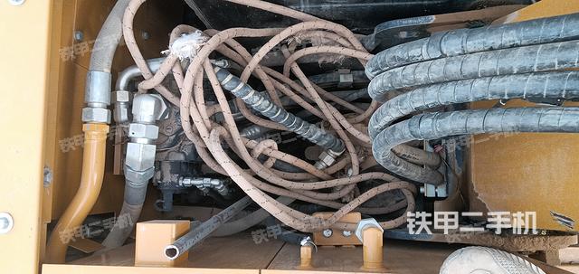 回转马达和主控阀（整机外观）