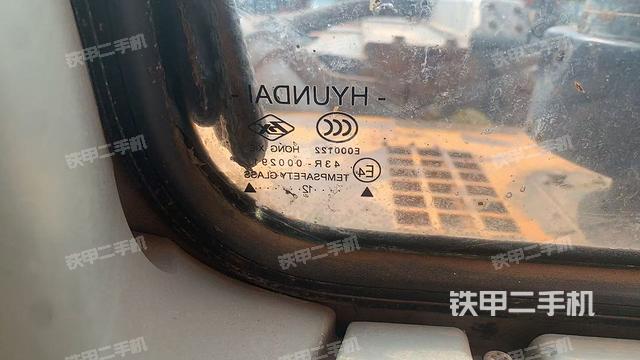 驾驶室整体(整机外观) 驾驶室整体(整机外观)