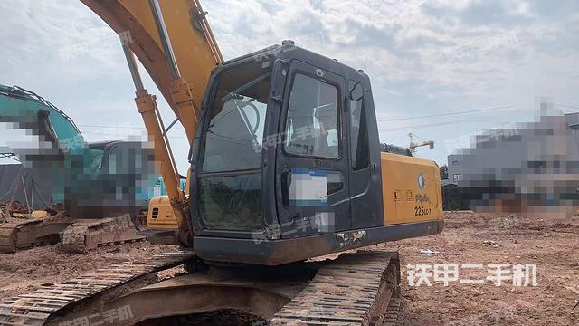 現(xiàn)代R225LC-7挖掘機(jī)