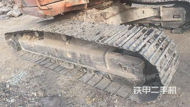 单侧履带整体(整机外观) 单侧履带整体(整机外观)