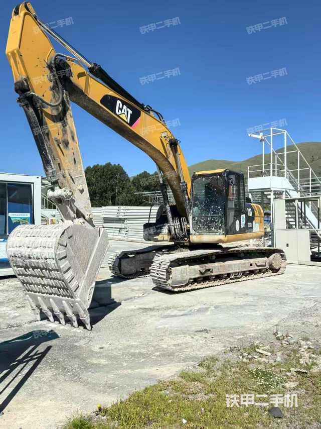 卡特彼勒323D2L挖掘機