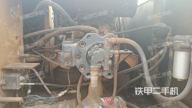 液壓泵艙室正面整體(整機(jī)外觀) 液壓泵艙室正面整體(整機(jī)外觀)