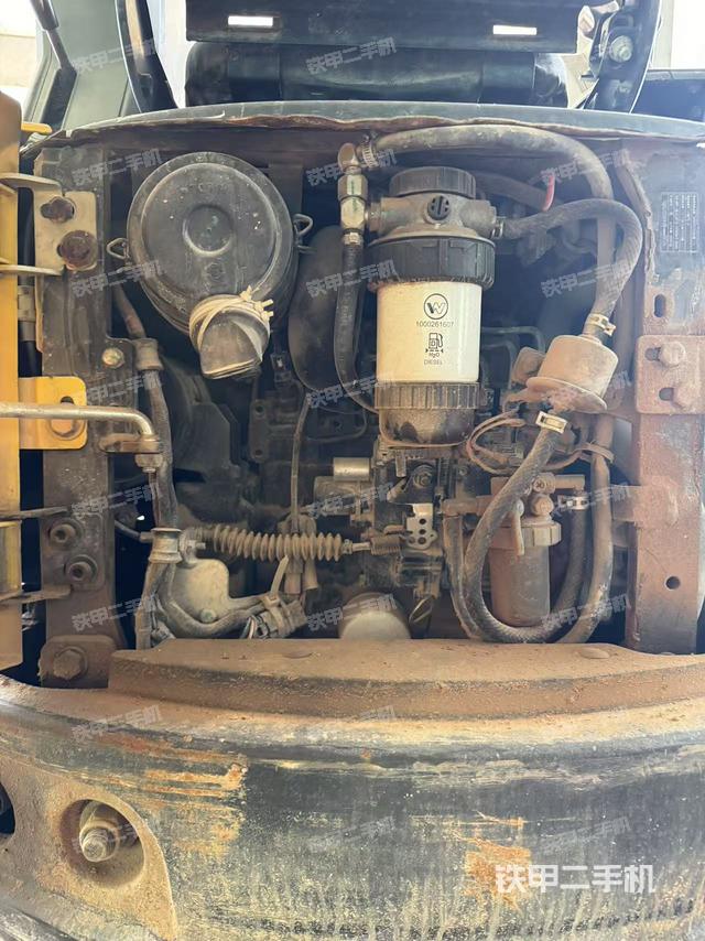 回轉馬達和主控閥（整機外觀）