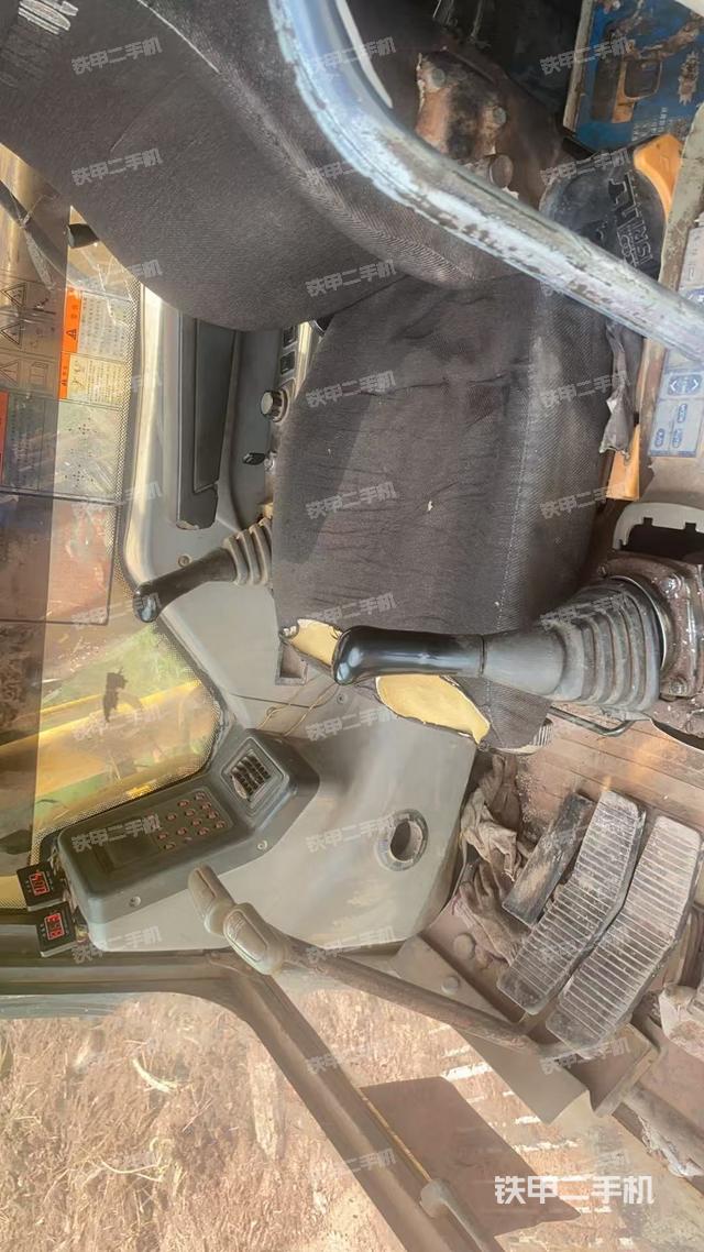 驾驶室整体(整机外观) 驾驶室整体(整机外观)