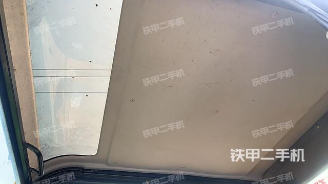 驾驶室顶部(整机外观) 驾驶室顶部(整机外观)