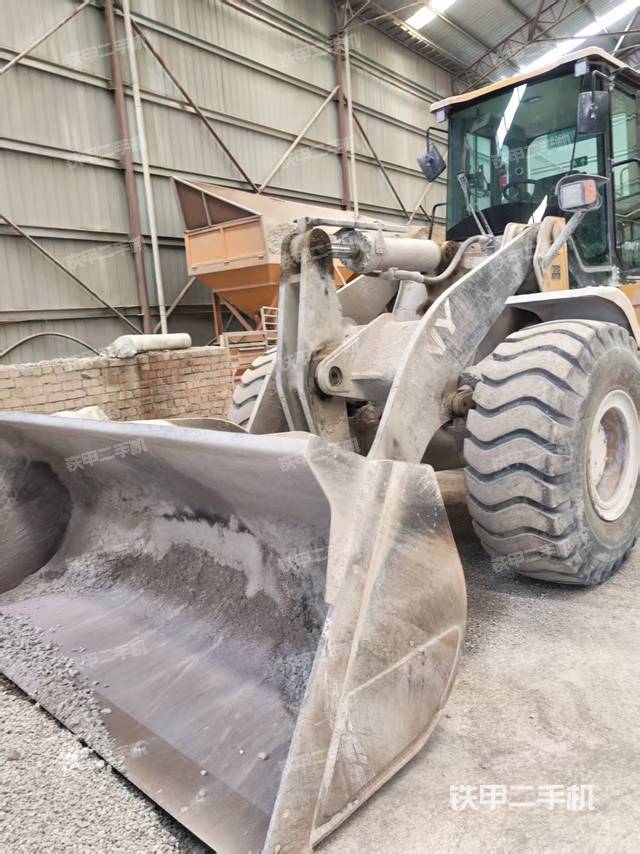 发动机左侧（整机外观及大件）