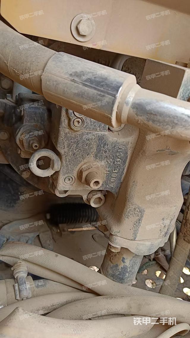 液壓泵艙室正面整體(整機(jī)外觀) 液壓泵艙室正面整體(整機(jī)外觀)