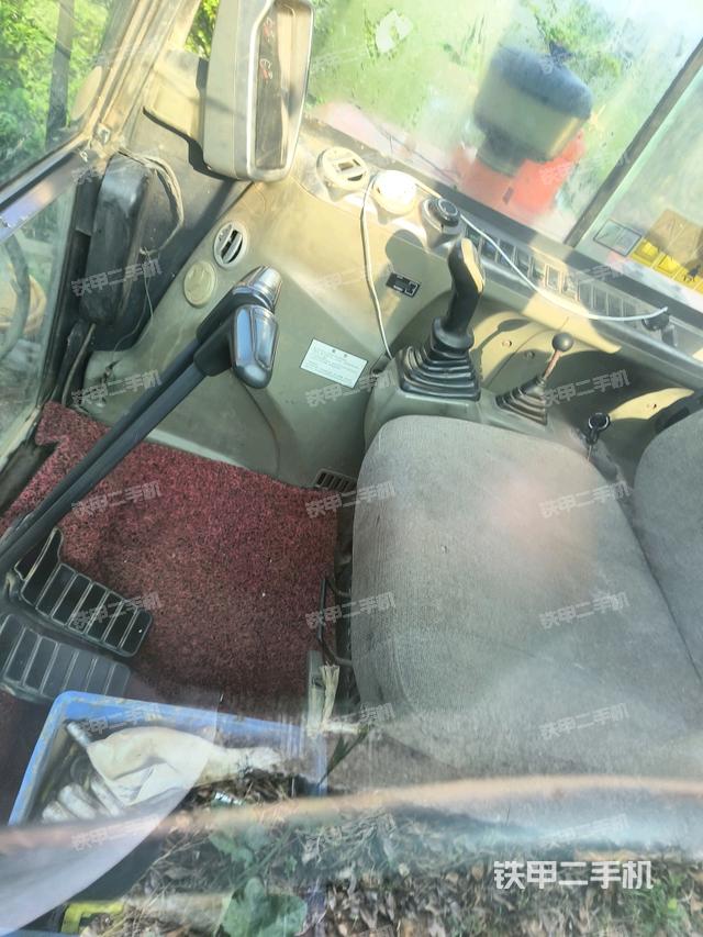 驾驶室整体(整机外观) 驾驶室整体(整机外观)