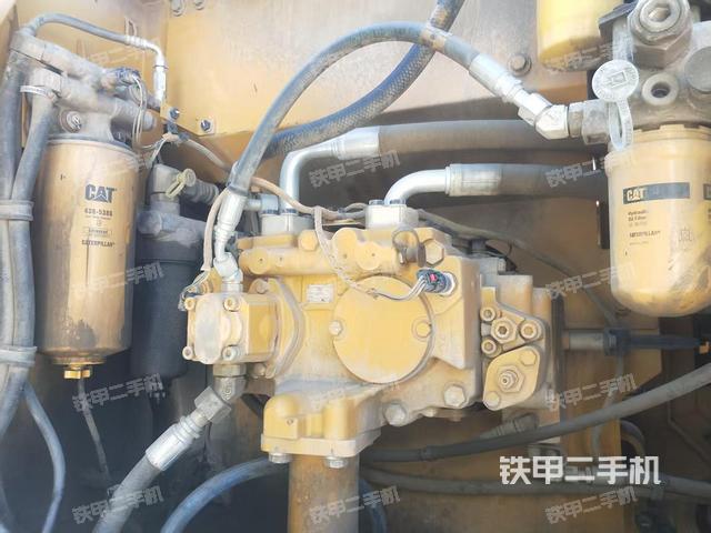 液壓泵艙室正面整體(整機(jī)外觀) 液壓泵艙室正面整體(整機(jī)外觀)