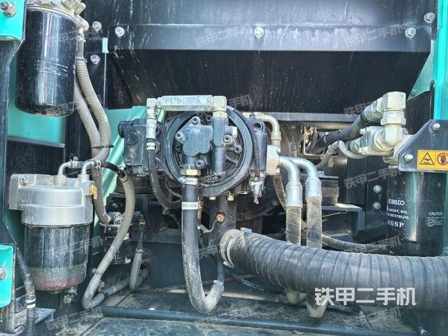 液壓泵艙室正面整體(整機(jī)外觀) 液壓泵艙室正面整體(整機(jī)外觀)