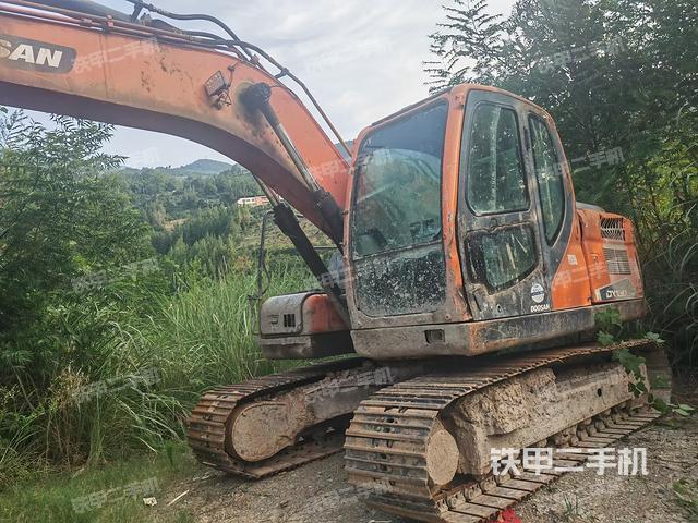 驾驶室整体(整机外观) 驾驶室整体(整机外观)
