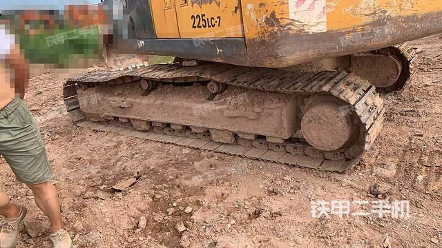 单侧履带整体(整机外观) 单侧履带整体(整机外观)