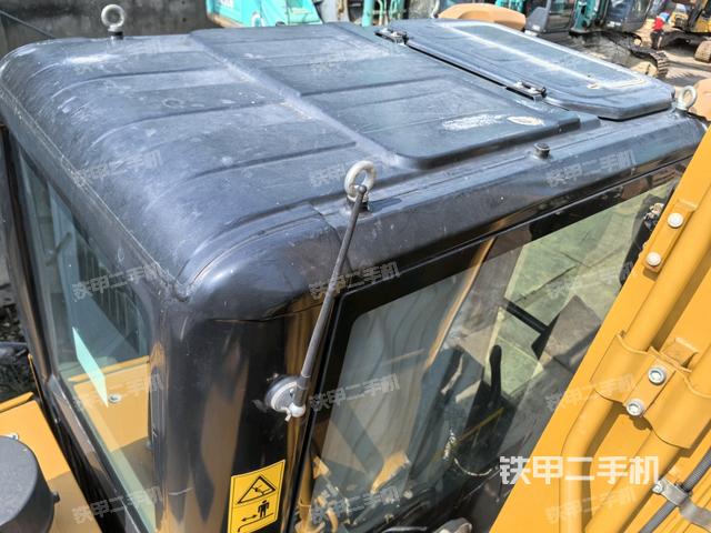 駕駛室頂部(整機(jī)外觀) 駕駛室頂部(整機(jī)外觀)