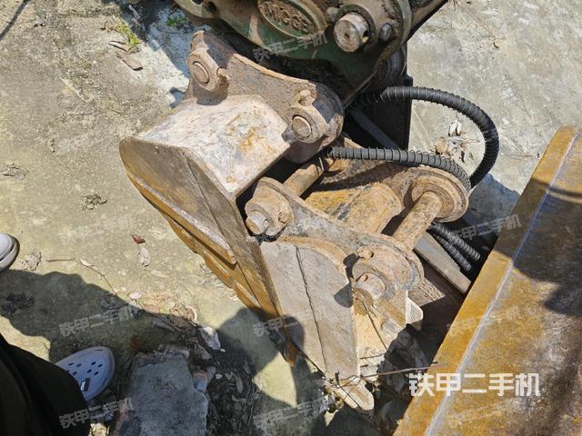 鏟斗右后整體(工作和回轉裝置) 鏟斗右后整體(工作和回轉裝置)